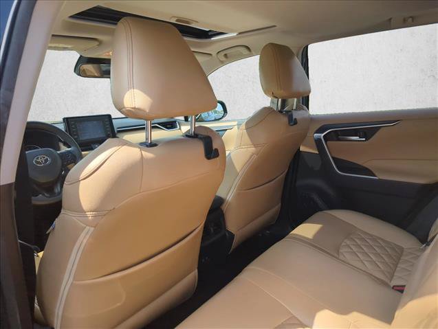 Used 2019 Toyota RAV4 XLE w/ Convenience Package FWD image 23
