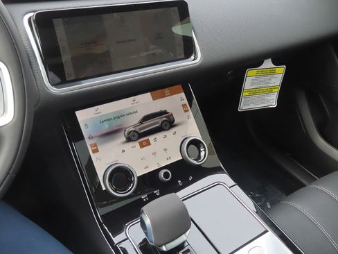 Used 2023 Land Rover Range Rover Velar R-Dynamic S image 18