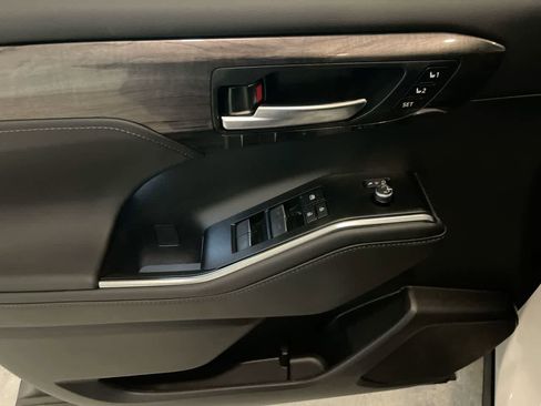 New 2026 Toyota Highlander Limited AWD/4WD image 13