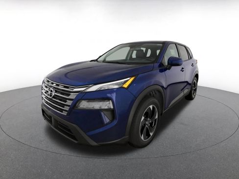 Used 2025 Nissan Rogue SV FWD image 3
