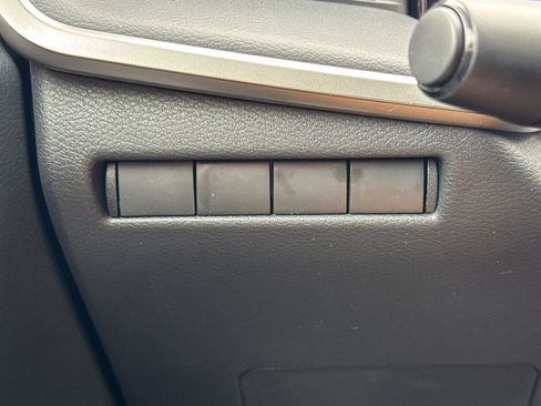 New 2025 Nissan Kicks S image 30