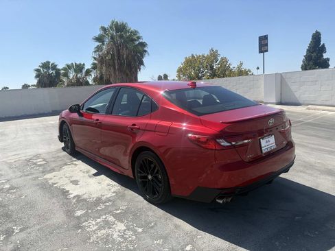 Used 2025 Toyota Camry SE FWD image 12