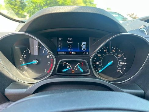 Used 2017 Ford Escape SE FWD image 12