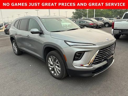 Used 2025 Buick Enclave Preferred AWD/4WD image 2