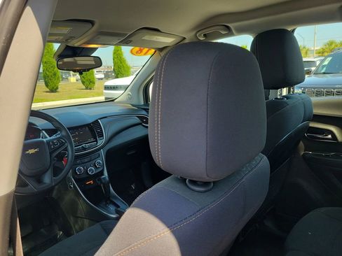 Used 2018 Chevrolet Trax LS FWD image 12