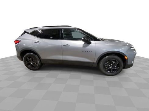 Used 2025 Chevrolet Blazer LT w/ Convenience Package FWD image 3