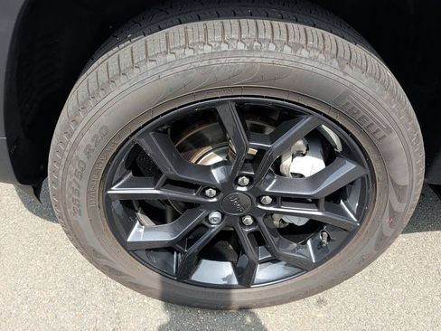 Used 2025 Jeep Grand Cherokee Limited AWD/4WD image 9