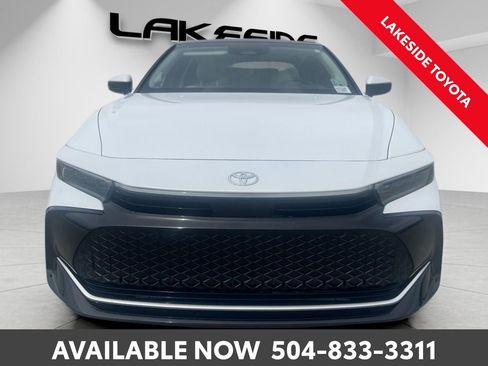 Used 2023 Toyota Crown Limited image 9