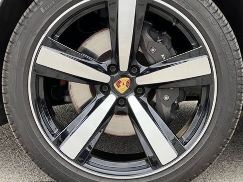 Certified 2025 Porsche Macan AWD/4WD image 13