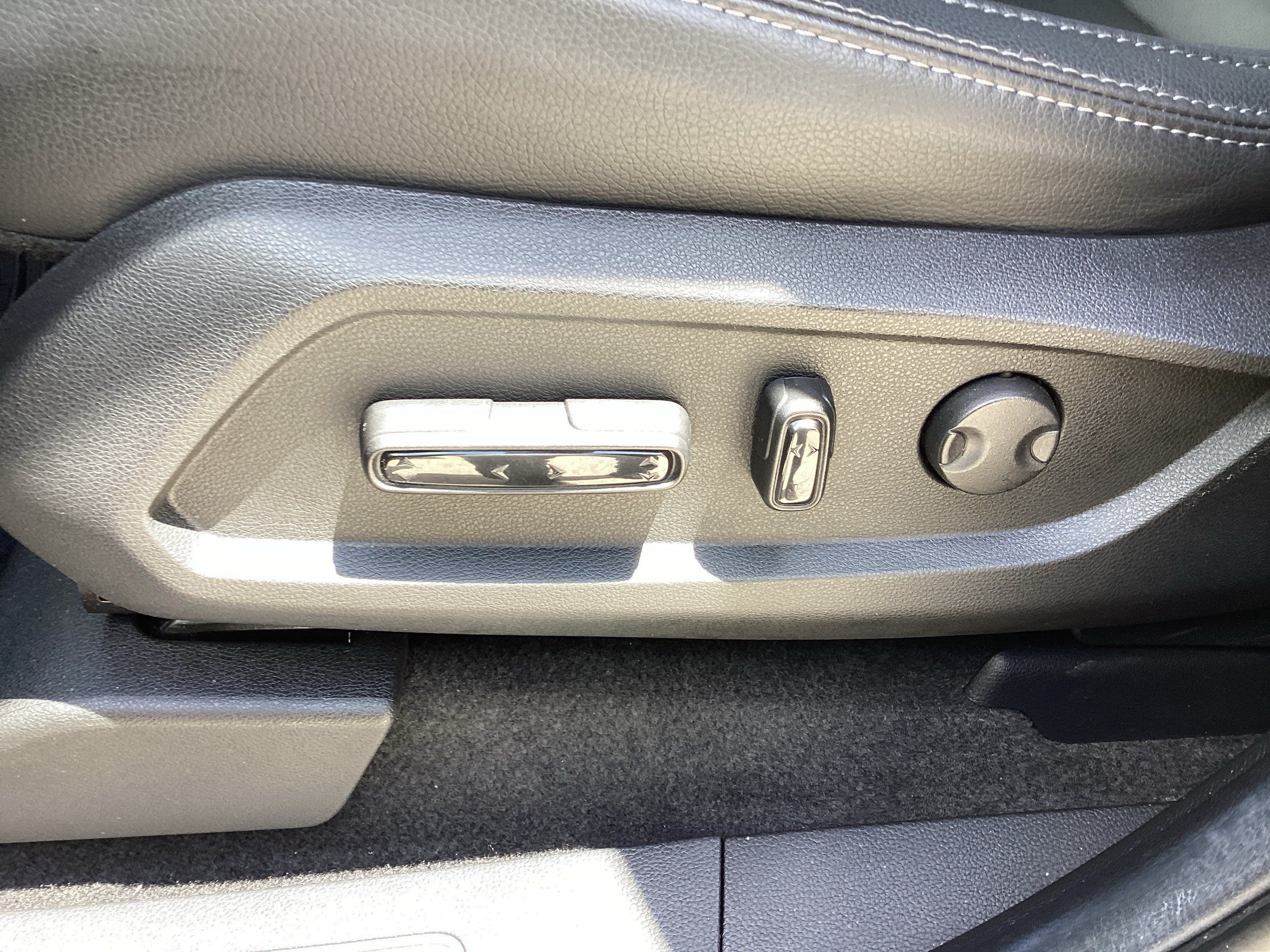 Used 2025 Honda Pilot EX-L image 16