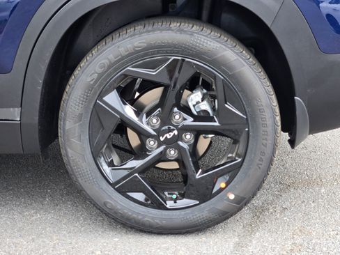 New 2026 Kia Seltos EX FWD image 17