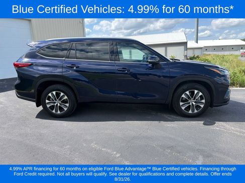 Used 2021 Toyota Highlander XLE AWD/4WD image 3
