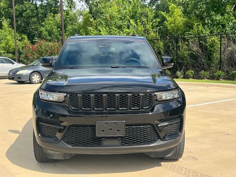 Used 2023 Jeep Grand Cherokee Altitude AWD/4WD image 2