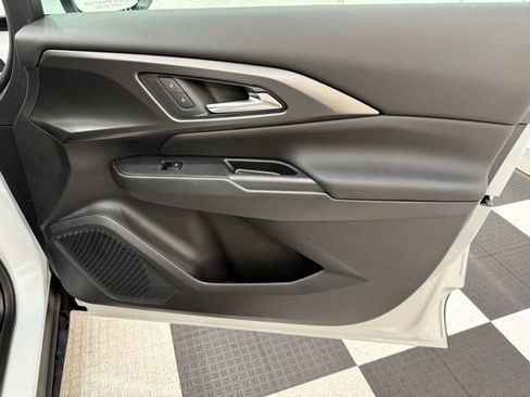 New 2026 Chevrolet Equinox EV LT image 18