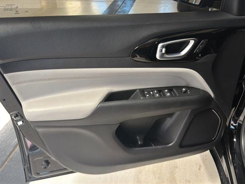 Used 2022 Jeep Compass Limited w/ Elite Group image 12