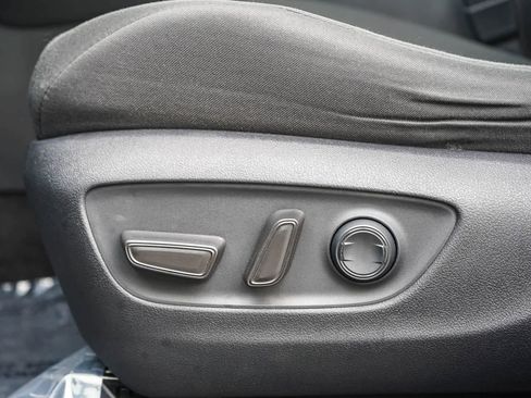 Used 2022 Toyota RAV4 XLE AWD/4WD image 21