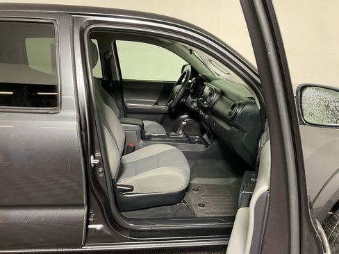 Used 2022 Toyota Tacoma SR AWD/4WD image 34