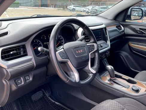 Used 2018 GMC Acadia SLE FWD image 2