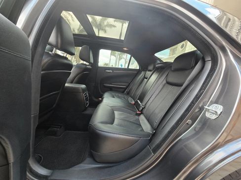 Used 2014 Chrysler 300 C image 22