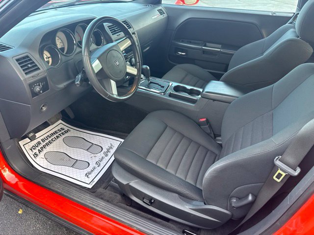 Used 2010 Dodge Challenger R/T RWD image 6
