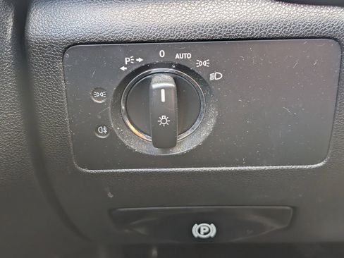 Used 2012 Mercedes-Benz R 350 4MATIC image 18