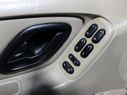 Used 2007 Ford Escape XLS FWD image 9