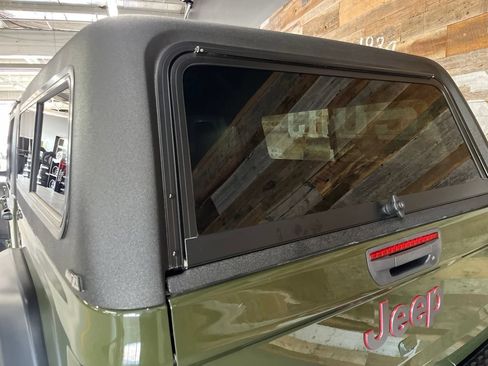 Used 2022 Jeep Gladiator Rubicon w/ Cold Weather Group AWD/4WD image 78