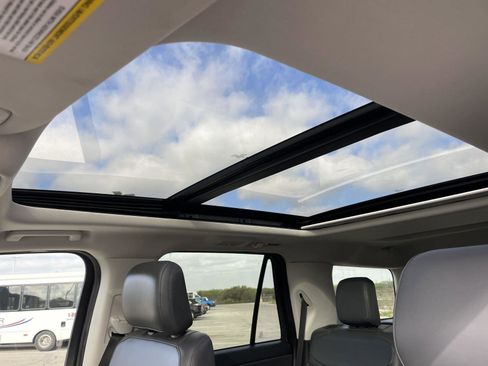 Used 2025 Ford Expedition Active image 14