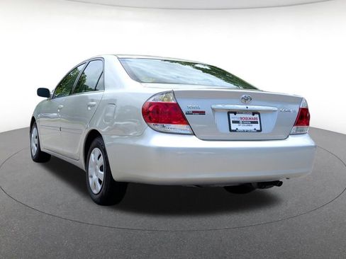 Used 2005 Toyota Camry LE FWD image 3