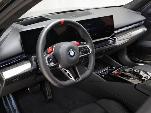 Used 2025 BMW M5 w/ Executive Package image 32