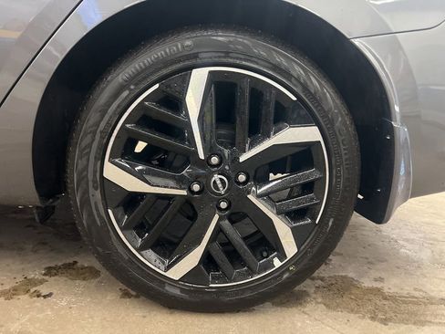 New 2025 Nissan Versa SR image 19