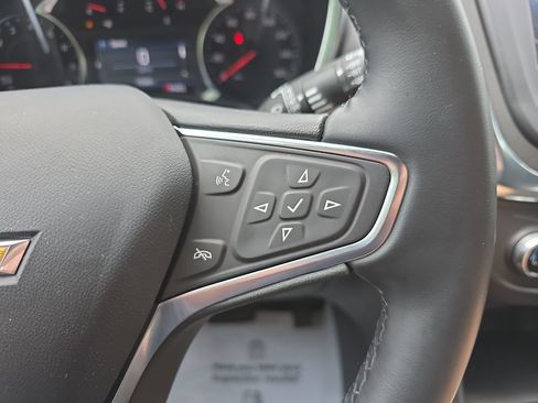 Used 2024 Chevrolet Equinox LT FWD image 22