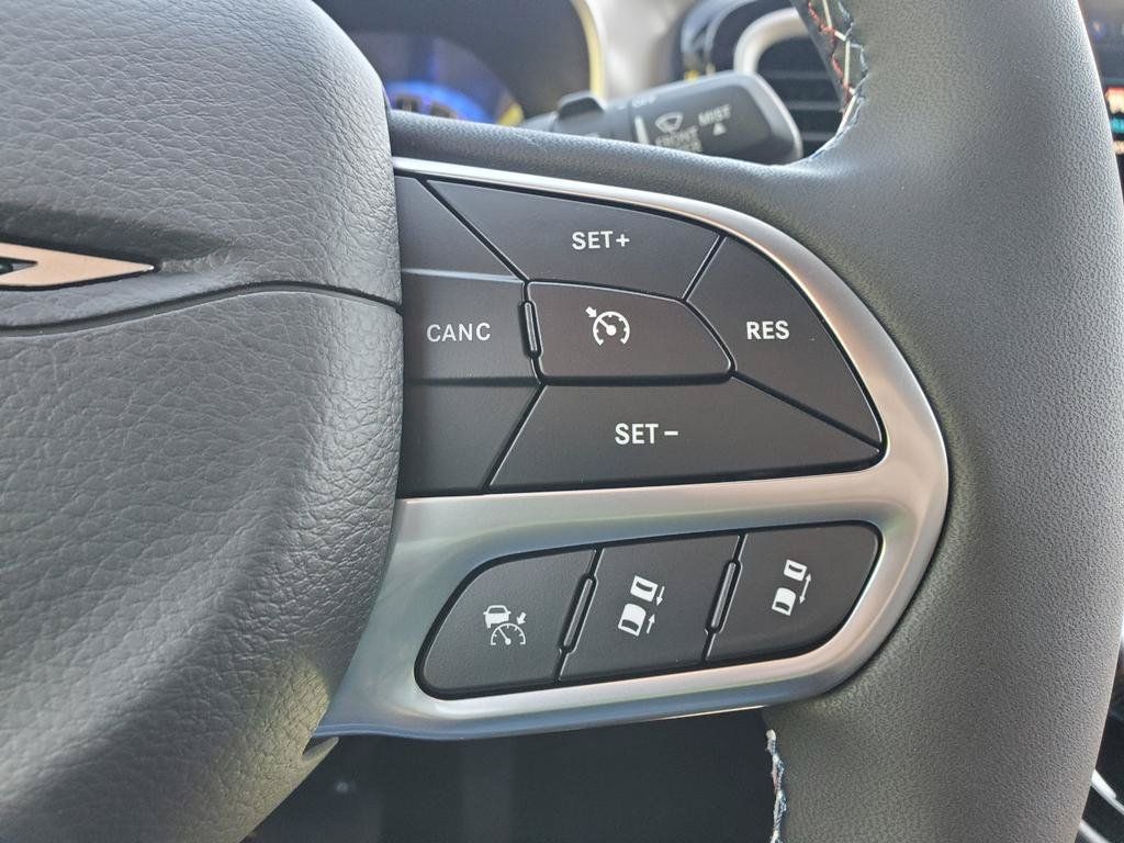 New 2027 Chrysler Pacifica Select AWD/4WD image 12