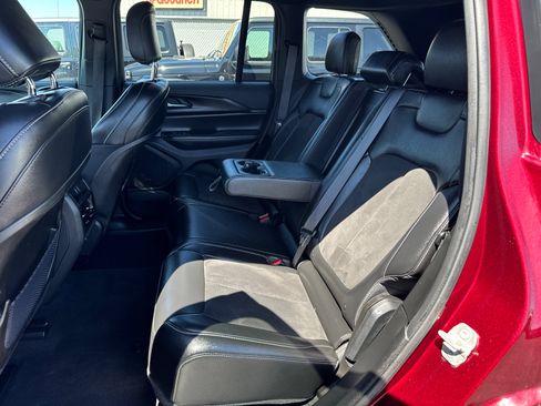 Used 2024 Jeep Grand Cherokee Altitude image 6