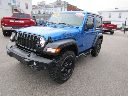 Used 2023 Jeep Wrangler Willys AWD/4WD image 7