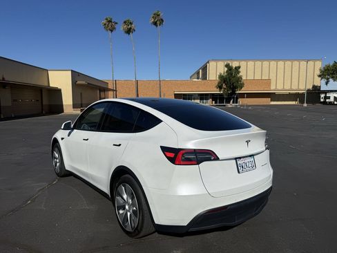 Used 2021 Tesla Model Y Long Range AWD/4WD image 5