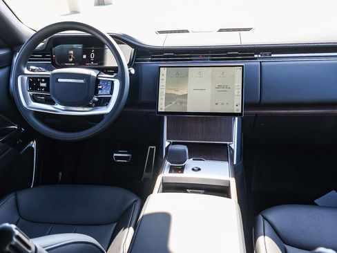 New 2025 Land Rover Range Rover SE image 23
