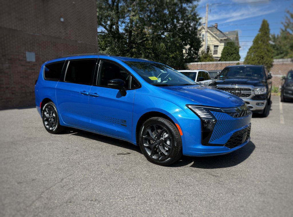 New 2027 Chrysler Pacifica Select AWD/4WD image 3