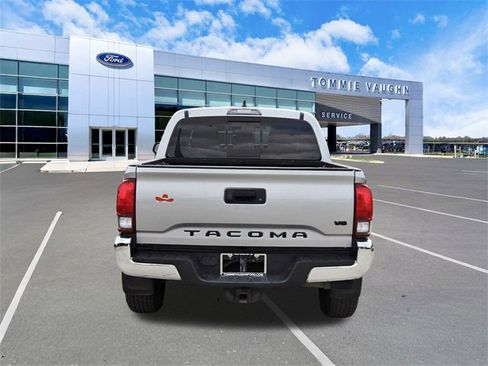 Used 2020 Toyota Tacoma SR5 image 3