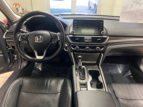 Used 2018 Honda Accord Touring image 25