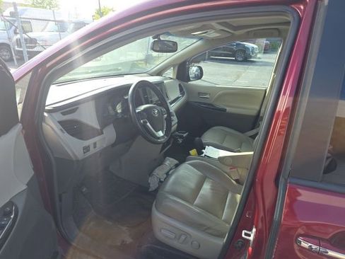 Used 2015 Toyota Sienna XLE FWD image 12