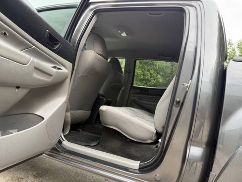 Used 2015 Toyota Tacoma PreRunner w/ SR5 Package RWD image 22