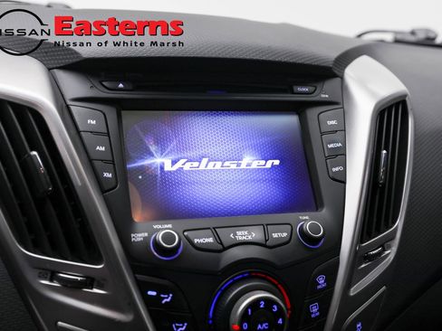 Used 2016 Hyundai Veloster image 18