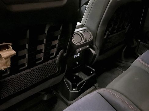 Used 2021 Jeep Gladiator Rubicon AWD/4WD image 11