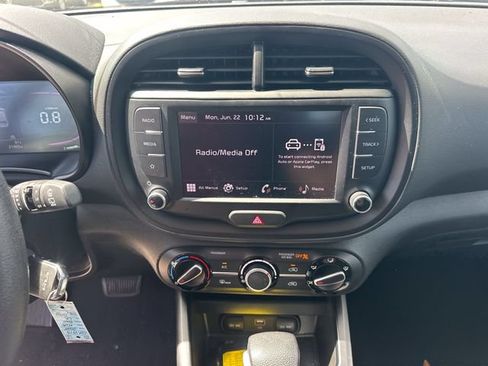 Certified 2025 Kia Soul LX w/ LX Technology Package FWD image 20
