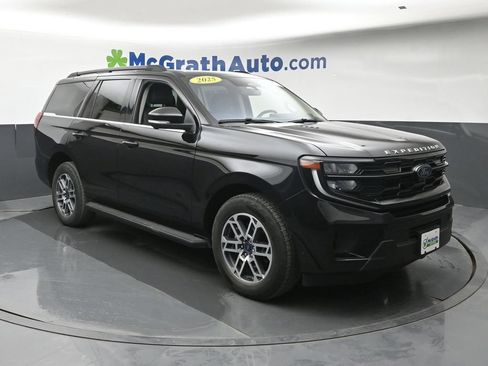 Used 2025 Ford Expedition Active AWD/4WD image 2