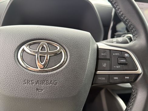 Certified 2024 Toyota Highlander LE AWD/4WD image 11