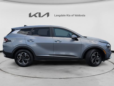 Used 2025 Kia Sportage LX FWD image 3