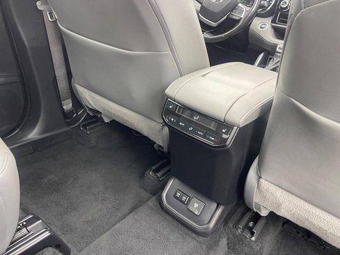Used 2021 Toyota Highlander Platinum image 15
