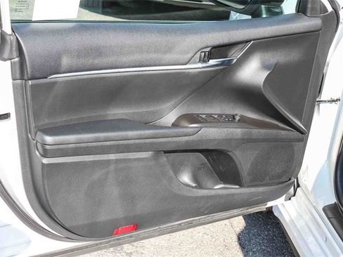 Used 2022 Toyota Camry SE image 24